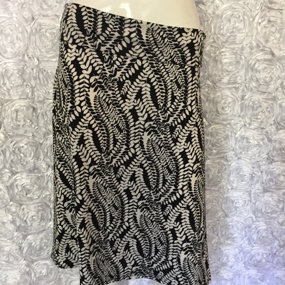 LuLaRoe B&W abstract leaf print Azure skirt